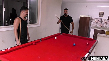 A volta da ninfeta Lorena Green numa foda com dois dotados