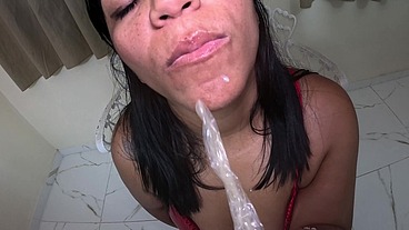 Engolindo Sem Filtro: Nicoly Bebe Cada Gota do Leitinho Depois de Mamada Safada!