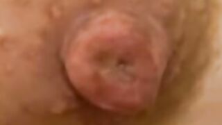 母乳大乳輪吹き出るミルク