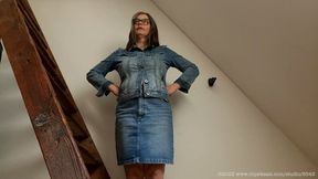 Behind The Scenes - In denim and bikini (2022) (MP4)
