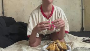 Nastya eats chicken dirty, drooling, slurping, crushing food, dirt