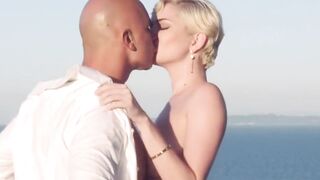 vixen anonymous sex is always best on vacation