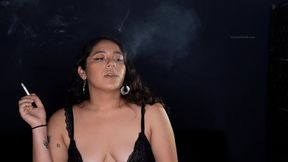 Velouria Smokes Virginia Slims 4K (3840x21160)