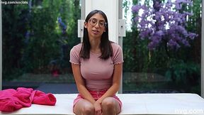 Big-titted gamer chick cums hard during audition