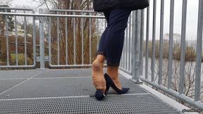 I lose my Jimmy Choo shoe on a rainy day HD wmv 1920x1080