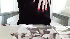 Hot Beauty with&#x5EF6;&#x4F38;Nails Rides her Partner Live