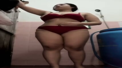 Bahenolnya Bidan Ku,ngewe dalam kamar mandi