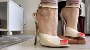 FOOTJOB on dildo with very tall italian shoes (MP4-HD 1080p)