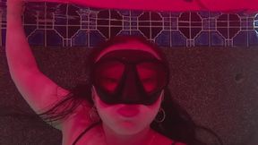 Raven Lynette Trapped Underwater 4K