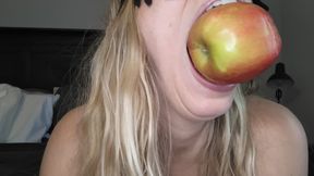 Big teeth bites of the apple