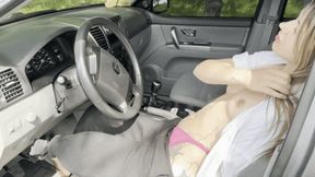 Amputated blonde in the car and masturbates