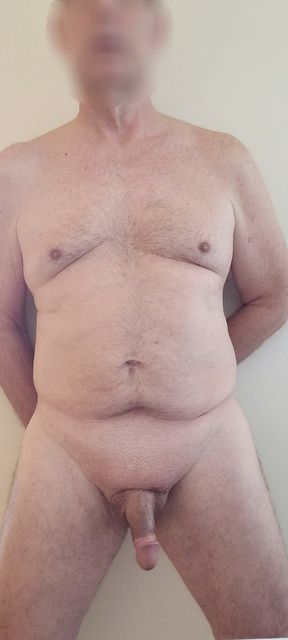 Old masturbator straight up stroking