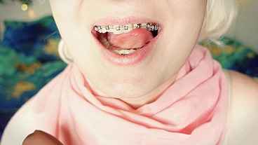 ASMR mukbang: eating in braces (Arya Grander)
