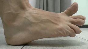 Curl your toes hard, and you make them crack loud (part 3) MP4 FULL HD 1080p