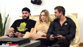 the landlady hunts us making a threesome and joins - paola hard & montse swinger & magic javi & juan lucho