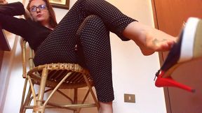 fetish dangling perfect feet