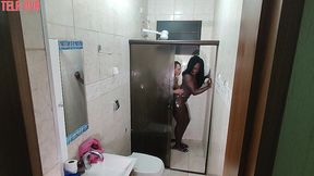 flagrei meu amigo tomando banho nao perdi tempo! cai de boca e buceta no pauzao dele