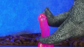 Masturbate your dick with my feet in socks