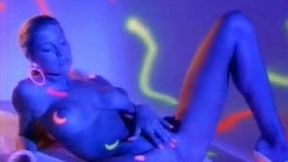 Insanely hot chick fingers her wet pussy in her cozy bedroom
