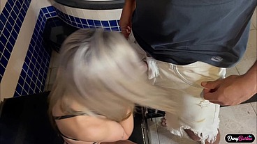 Fazendo um boquete delicioso no pau preto e depois deixei ele me comer - www.denybarbie.com.br