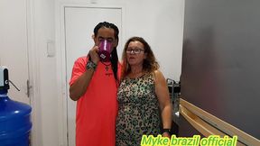 cheguei em casa e minha esposa estava fazendo vitamina eu tomei um poco da vitamina e fiquei com tesao rapidinho a gente comecou fazer amor naconzinga e depois trasamos no quarto