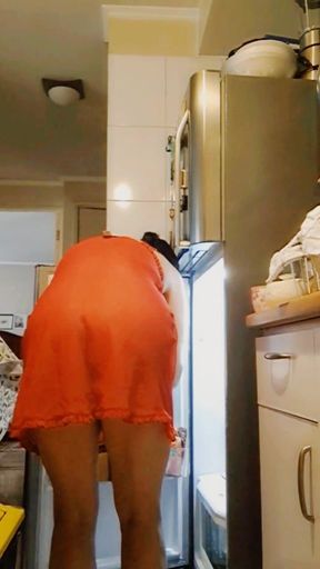 Mommy in Red Mukbang