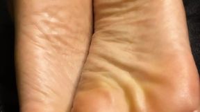 Ebony Girl Gives Closeups of Her Soles &amp; Feet