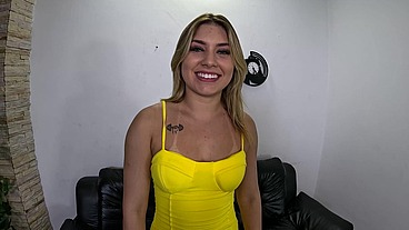 Novinha linda e gostosa dando o cú e levando gozada dentro em Pov - Gabily Castro