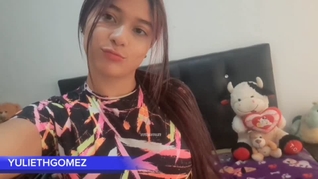 gritando de placer con mi juguete en mi coño