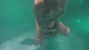 Sex underwater 2