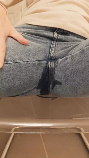 She pees in her jeans and makes him excited