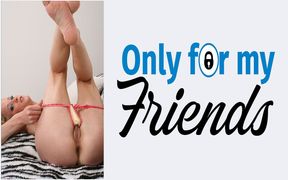 Jewels West Porn Casting an 18-year-old Slut with Golden Hair Enjoys Penetrating a Sex Toy and Touching Herself