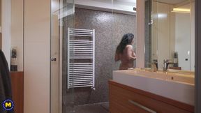 Sexy British Woman Eva May Plays with Her Mature Pussy in the Shower