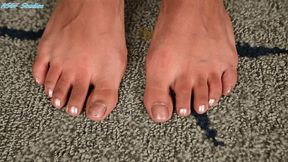 Indian toes dominate tiny man - MOV