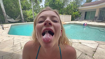 Petite Blonde Amateur Riley Star Gets Fucked and Eats Ass Outside by the Pool
