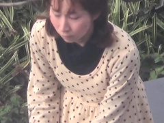 Unsuspecting teen pissing