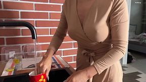Tender babe gives sex for breakfast.