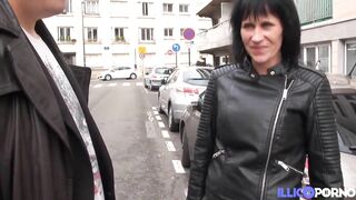 Sophie, cougar en manque, baisée dans une chambre d'hôtel