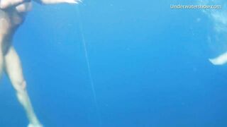 2 Hot Girls Naked in the Sea Swimming