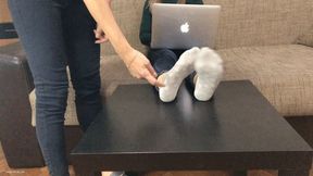 TICKLING LAZY SMALL FEET - MOV Mobile Version