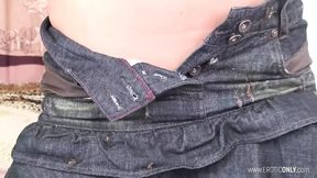 Dirty mom gets handsy with dude's bulge in her unquenchable thirst