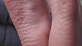 Giantess - tiny cleans my sweaty soles