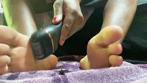 Giantess - Giantess Boss Rewards Teenie Employee by Shedding Goddess Foot Dust all over Teeny Employee, Foot worship, Soles, Giantess special effects  1080