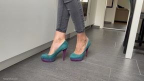 COOKING IN EXTREMELY HIGH HEELS - MP4 HD
