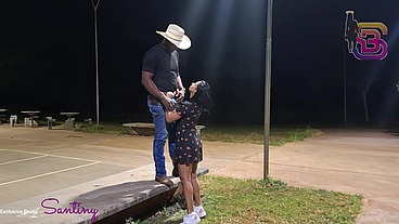 Sem vergonha da o cu na praça para o pauzudo