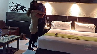 La primera vez que dejaron ir a Pam follar sola, contal de verla en el canal de Juangorilla