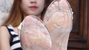Model Xiaoying wore clear plastic soles to show off her sexy big feet2 4K