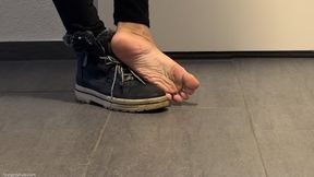 FUNGUS ITCHY FEET WHILE DRIVING TO WORK - MOV HD