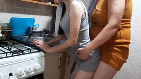 I get fucked by my stepmom while I'm cleaning the kitchen - Lesbian-illusion