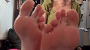 More feet and spray sneezes